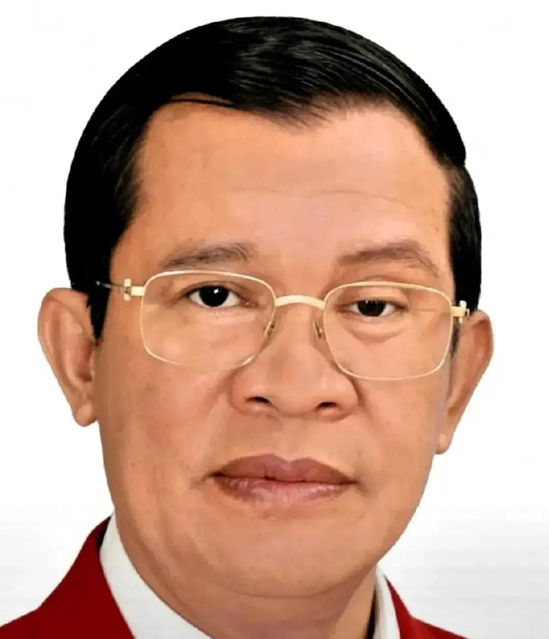 果不其然。900多所学校同时关门，21万名学生的课被按下暂停键，这事发生在柬泰