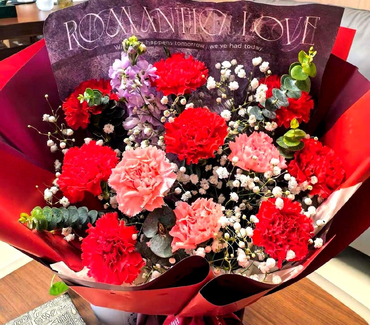 三八节这天，咱也跟大伙儿一样，盼着收点礼物。儿子出差直接转账一千，让我自己买喜