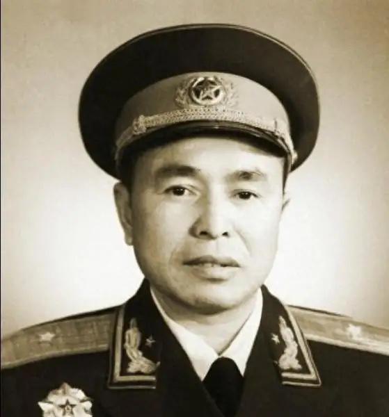 1946年，6000解放军被三万敌人包围，为了不泄露机密，旅长下令烧毁全部文件，