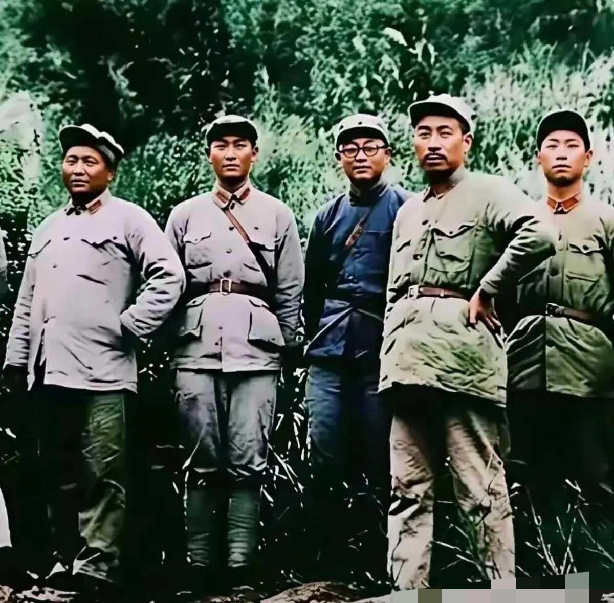 这张照片里，全是新中国的缔造者，个个都了不起！能认全的，绝对是资深历史迷，你们能