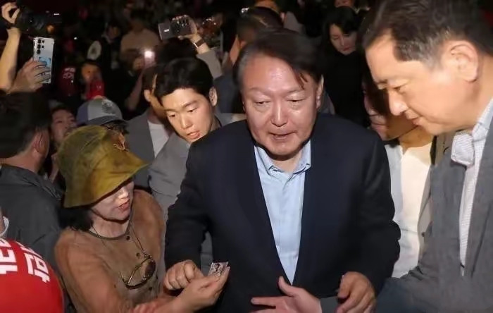 尹锡悦慌了！尹锡悦能想到会被清算，但他没想到李在明动作竟如此之快。5日，韩国国