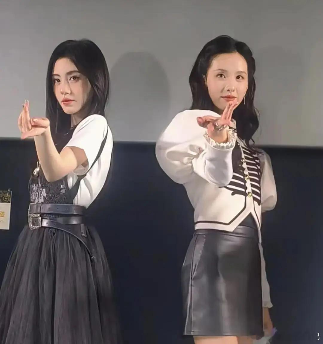 月0️⃣直播，🍊嘟同框比美，谁赢了？