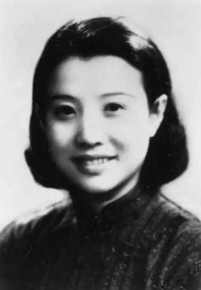 1955年，黄慕兰被判处死刑，并关押在死囚牢房。毛主席得知此消息后，深感震惊，临