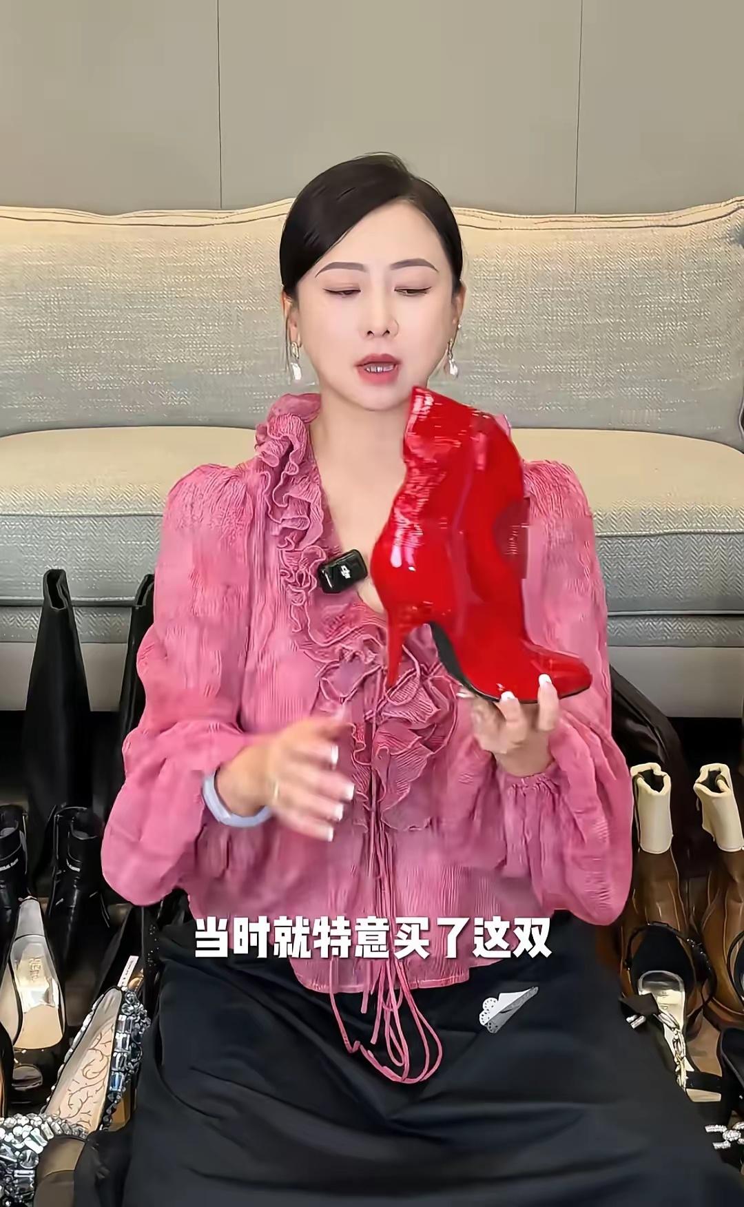 翁虹罕晒私人鞋柜！200双鞋崭新如初，自爆最贵的价值5万，沾刘松仁光获得