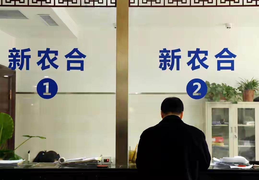 新农合每年涨的原因大概是几点：报销比例提高了，从原来的30%-40%提高到基层