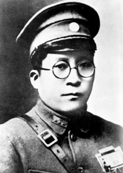 1937年11月，杨虎城刚踏上南昌的土地，就被戴笠带人逮走，连身边的卫士都没反应