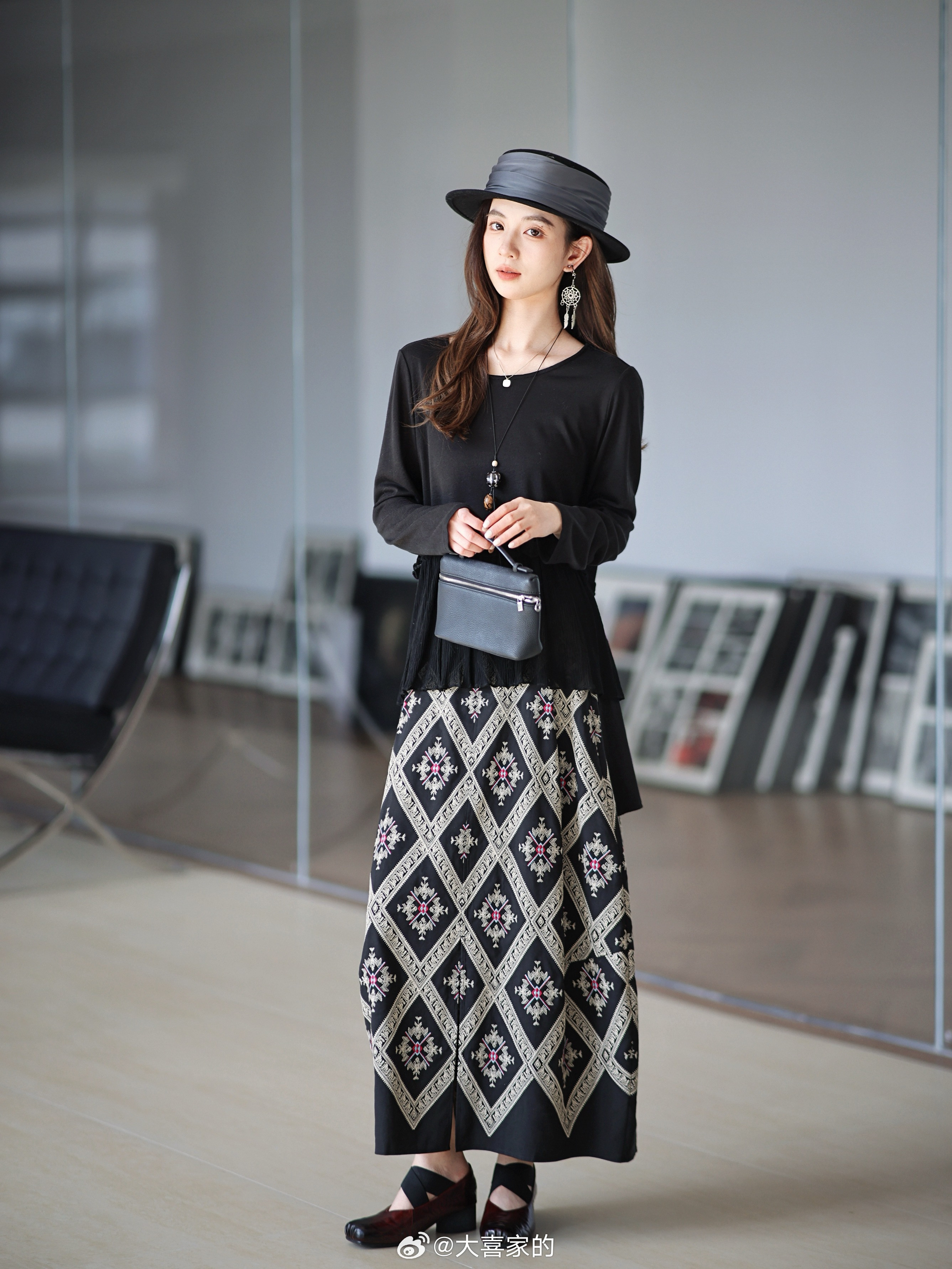 像神秘松弛的异域美人～轻软浪漫的花边上衣+天丝麻半裙复古精致又不夸张这套是谁爱