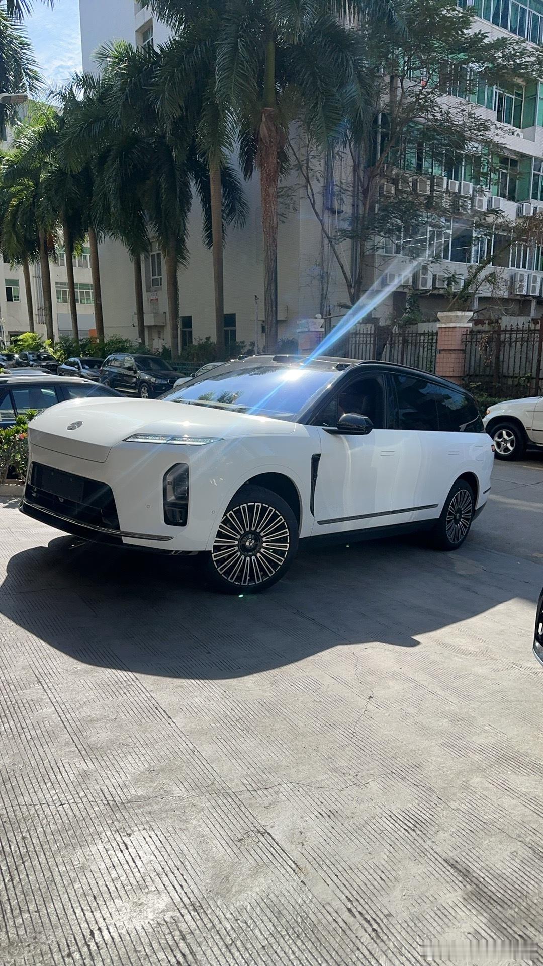 白色ES8看起来很英俊啊深圳