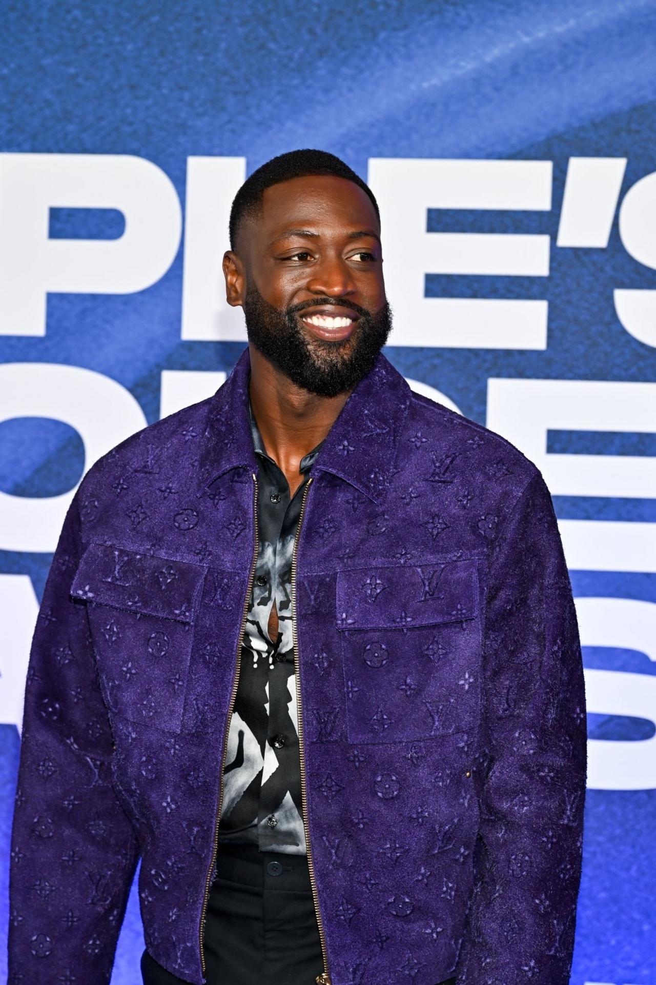 NBA谁不吃药才是新闻，例如韦德的腮帮，霍华德的肩膀。邓肯在40出头时就有等