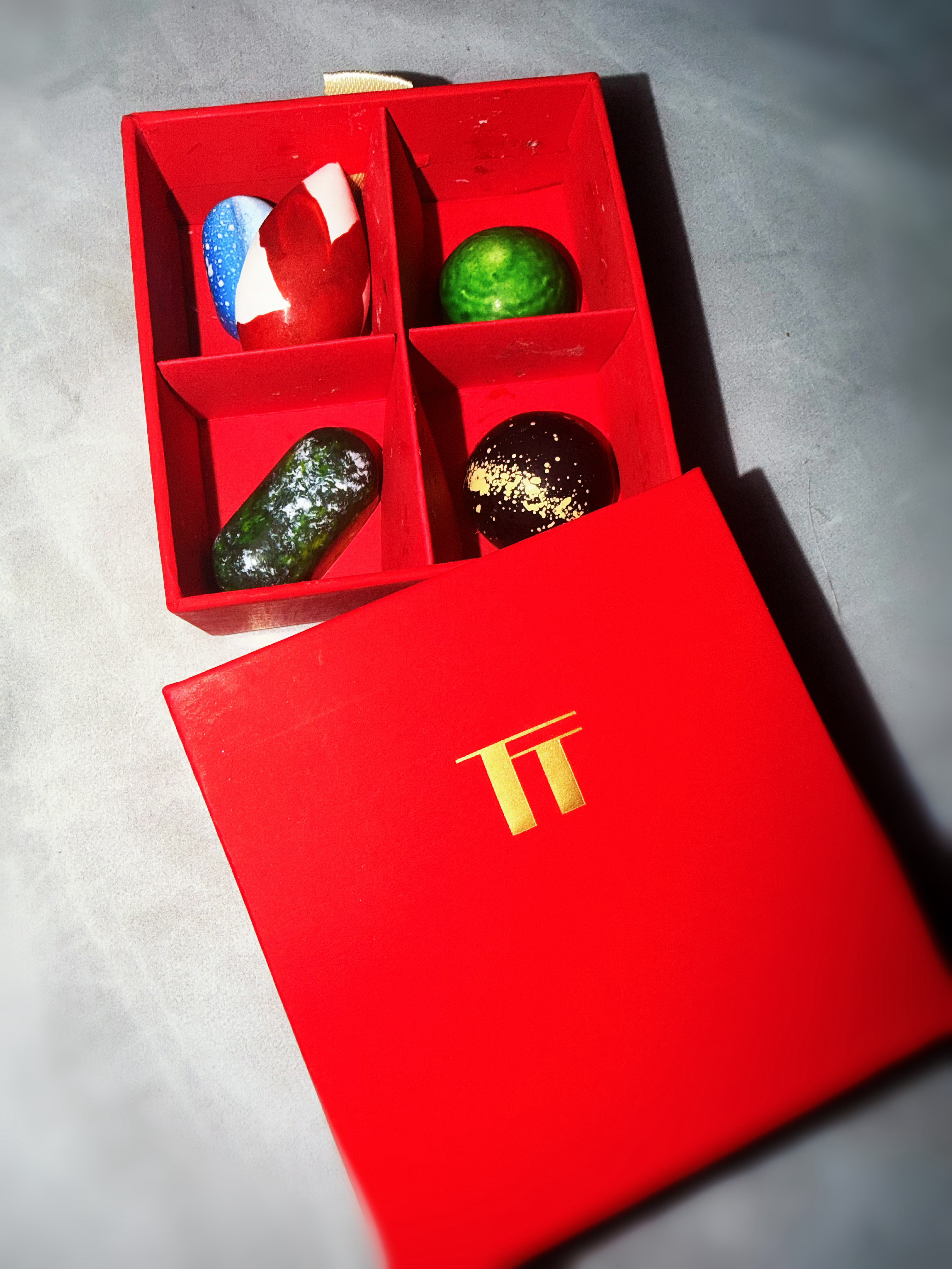 今日外卖赏泰安门甜品部分的巧克力🍫可以打包带回应该是生巧麻溜吃完好吃😋
