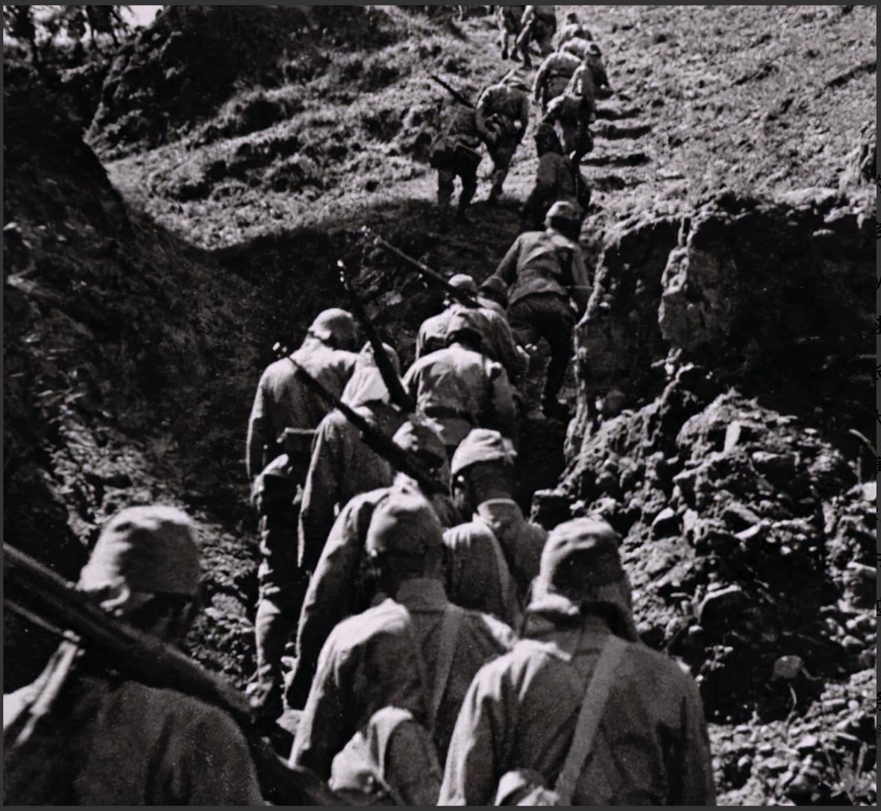 1941年，日军驱羊群蹚雷，企图进攻黄崖洞，团长急令开火，7连连长却反常放敌入阵