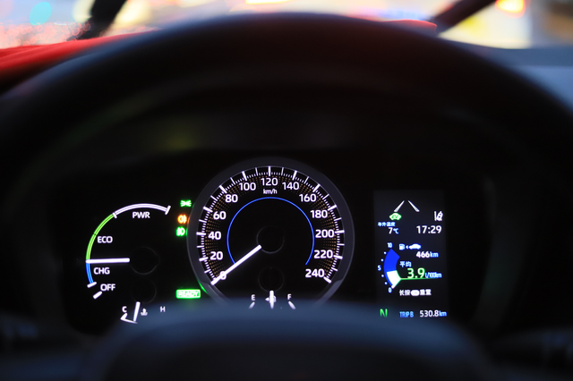 卡罗拉混动跑高速，说说动力，晒晒油耗我的小混卡，1.8L油电混动精英版，目前马