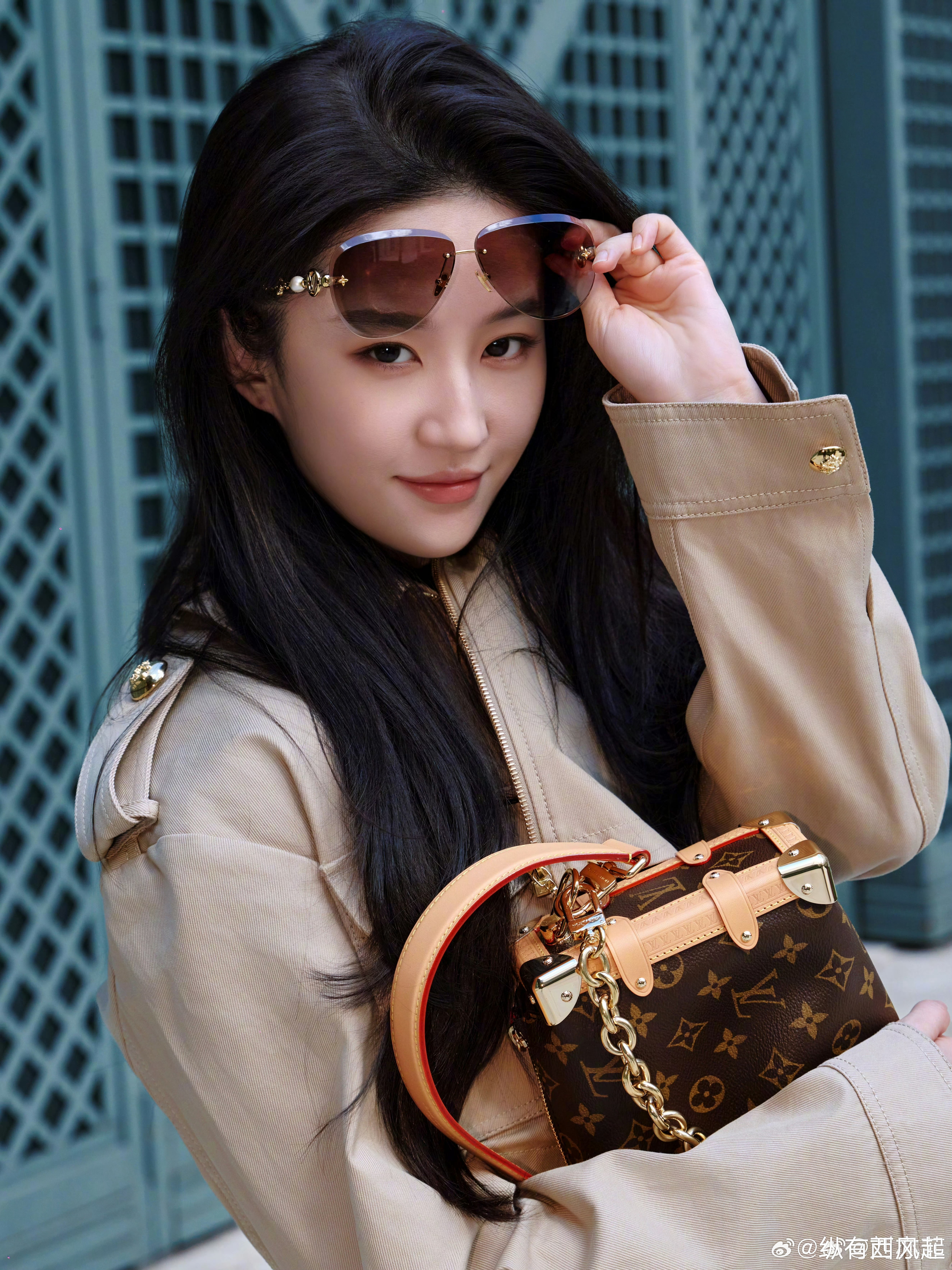 神仙姐姐咋看着还是那么年轻，真是岁月从不败美人刘亦菲路易威登全球品牌代言人