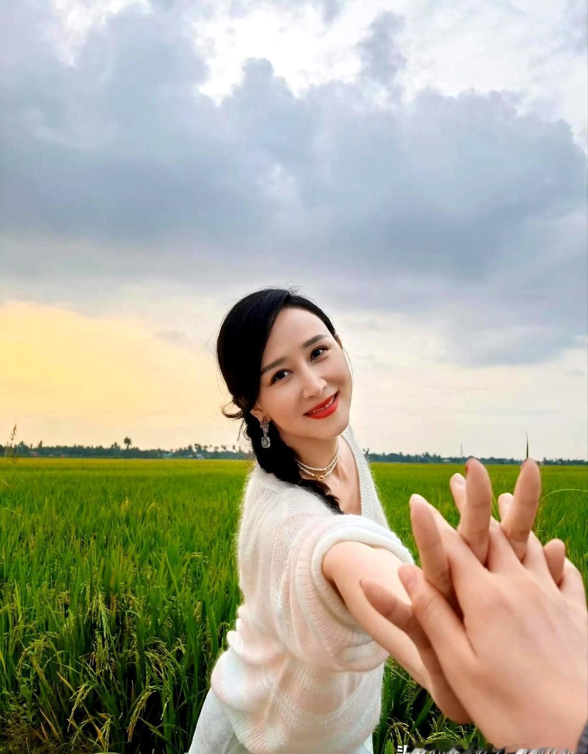 嫁入豪门还能让富商老公甘愿变“耙耳朵”，靠的绝不只是漂亮。演员胡静爱吃榴莲，