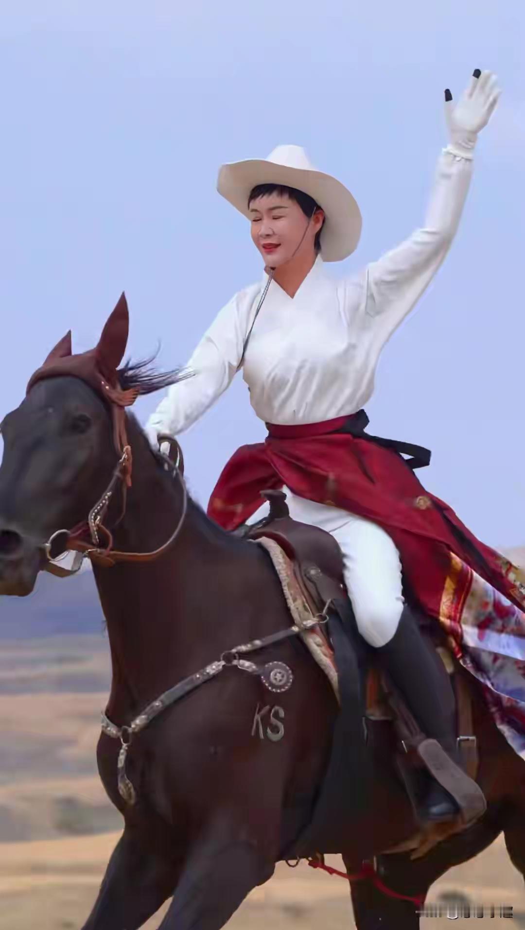 贺娇龙魂归新疆昭苏，回到生命开始的地方昭苏，是贺娇龙生于斯长于斯的地方；昭苏