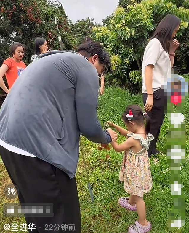 婵宝回家了就在刚刚全红婵哥哥全进华发布了一条去果园采摘荔枝的视频，惊奇发现婵宝