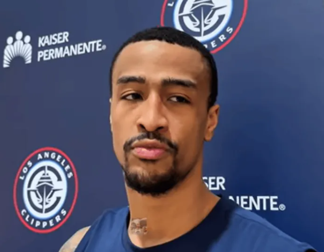 快船球员约翰-科林斯接受了媒体采访，谈到了队友哈登：“这是一个过程。要搞清楚他