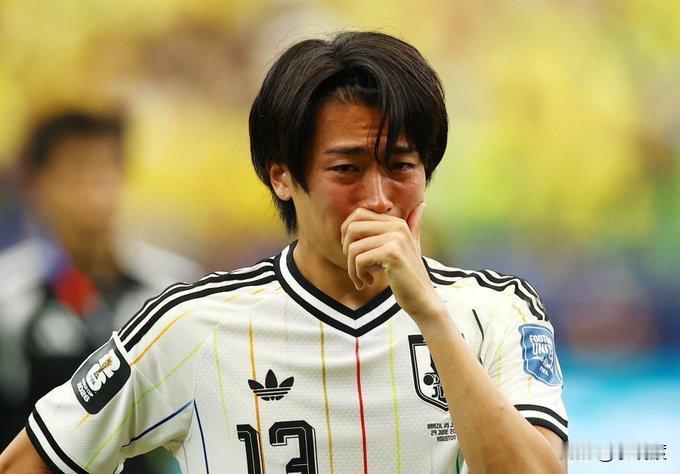 捡完垃圾再走~日本队输巴西了，实在共情不了那些高呼“日本是亚洲之光”的某些球迷