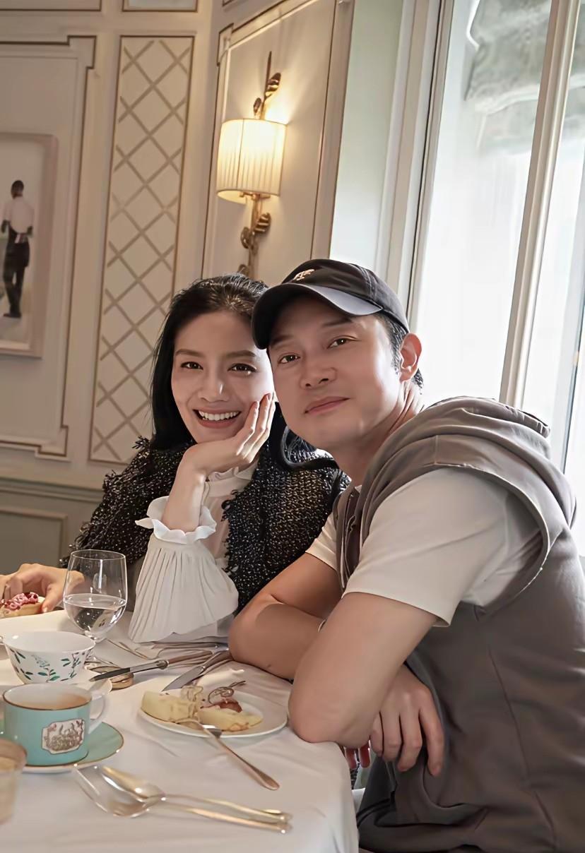 胡可和沙溢真的永远不会离婚，这两口子真是幸福的肉眼可见。沙溢和胡可结婚后生了两