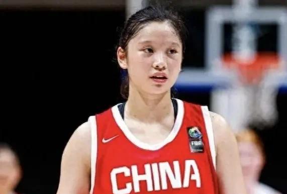 16岁李沅珊成女篮新希望？别急着捧杀啊！中国女篮又爆新星了！16岁的李沅珊刚入