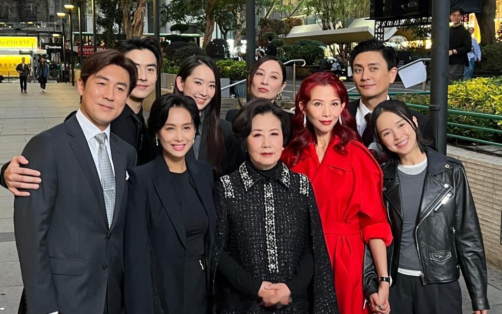 星岛：风华背后｜蔡少芬中环拍外景紧张背对白王丹妮律师造型初曝光与前夫黄宗泽对簿