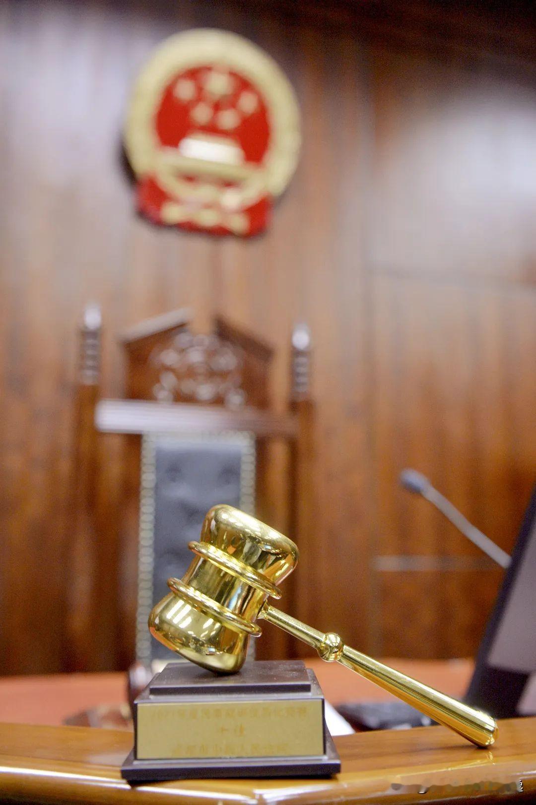 国家工作人员：巨额财产来源不明罪原标准：30万元立案。新标准：300万元才立