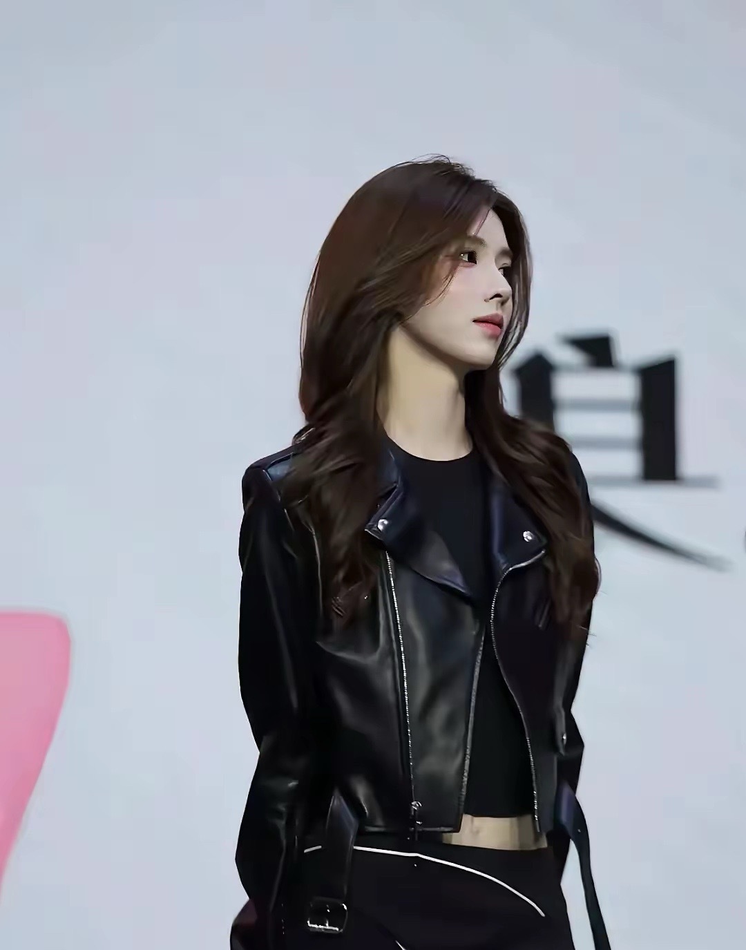 长得非常漂亮的一个女神，就是一直火不起来！​​​