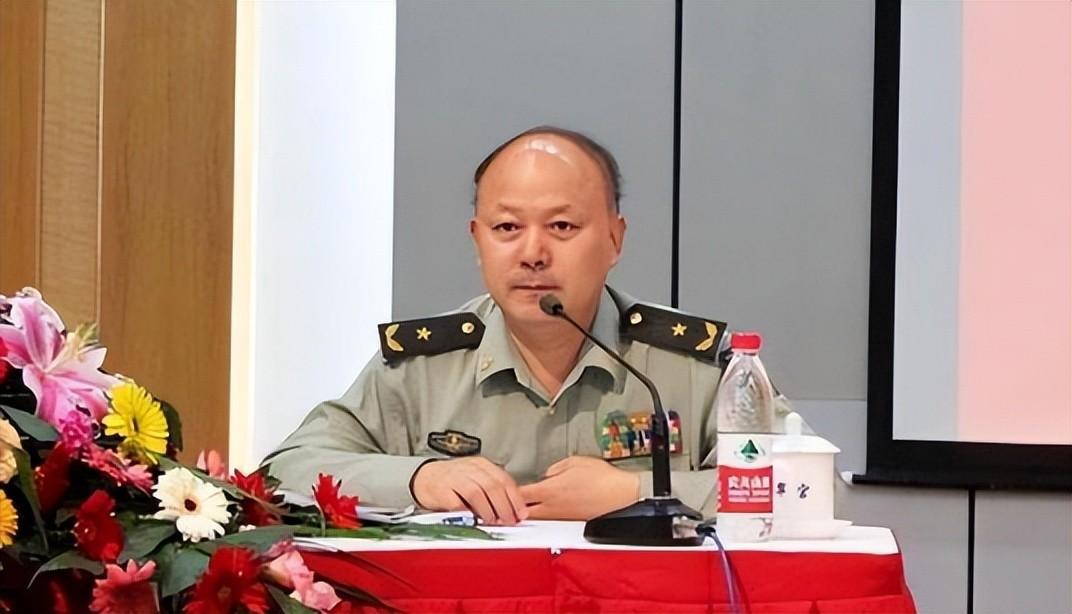 美：老弟呀！咱们来谈谈你在亚太扩张的事，你搞得我现在都没法当“世界警察”了。中：