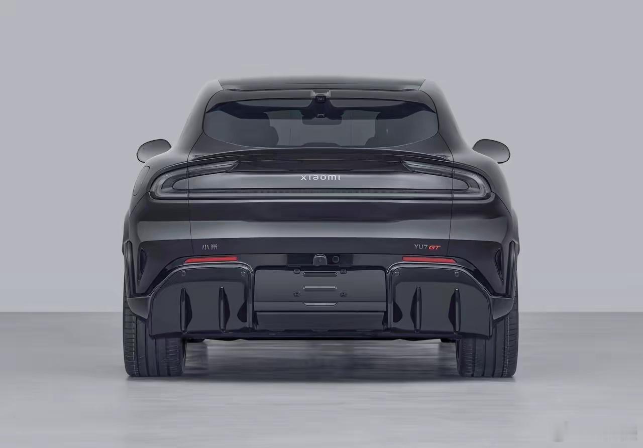 小米YU7GT申报图曝光了（图一）挺帅的。采用全车身黑化设计，增加了运动外观套件