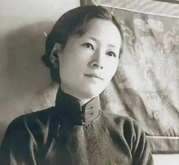 1953年的一次会议上，林徽因和北京市副市长吴晗发生激烈争吵，林徽因气得指着吴晗