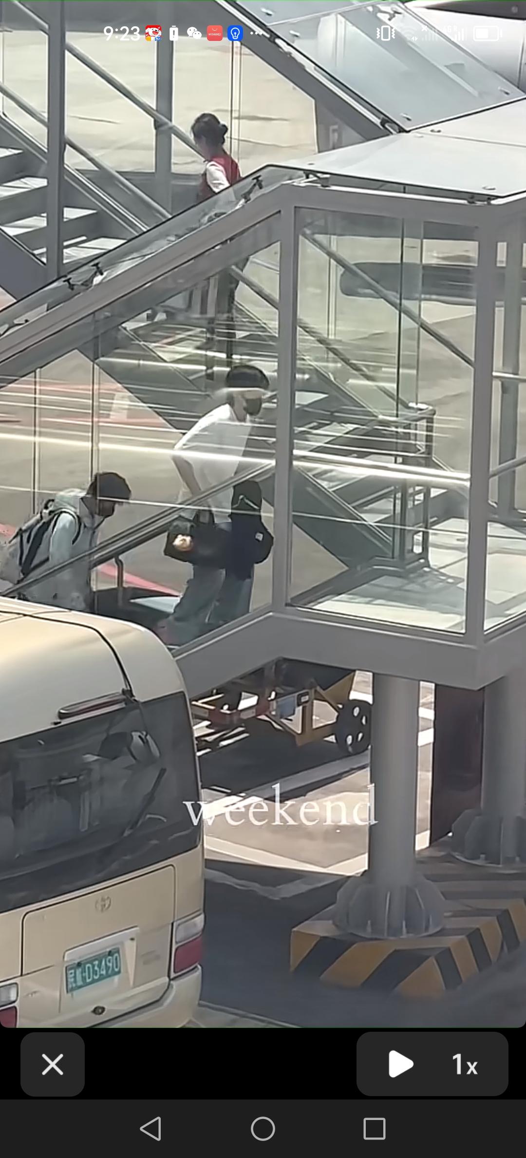 4月23日，国乒大部队从成都回北京，楚钦有事单独早些出发，他明明可以把hoho放