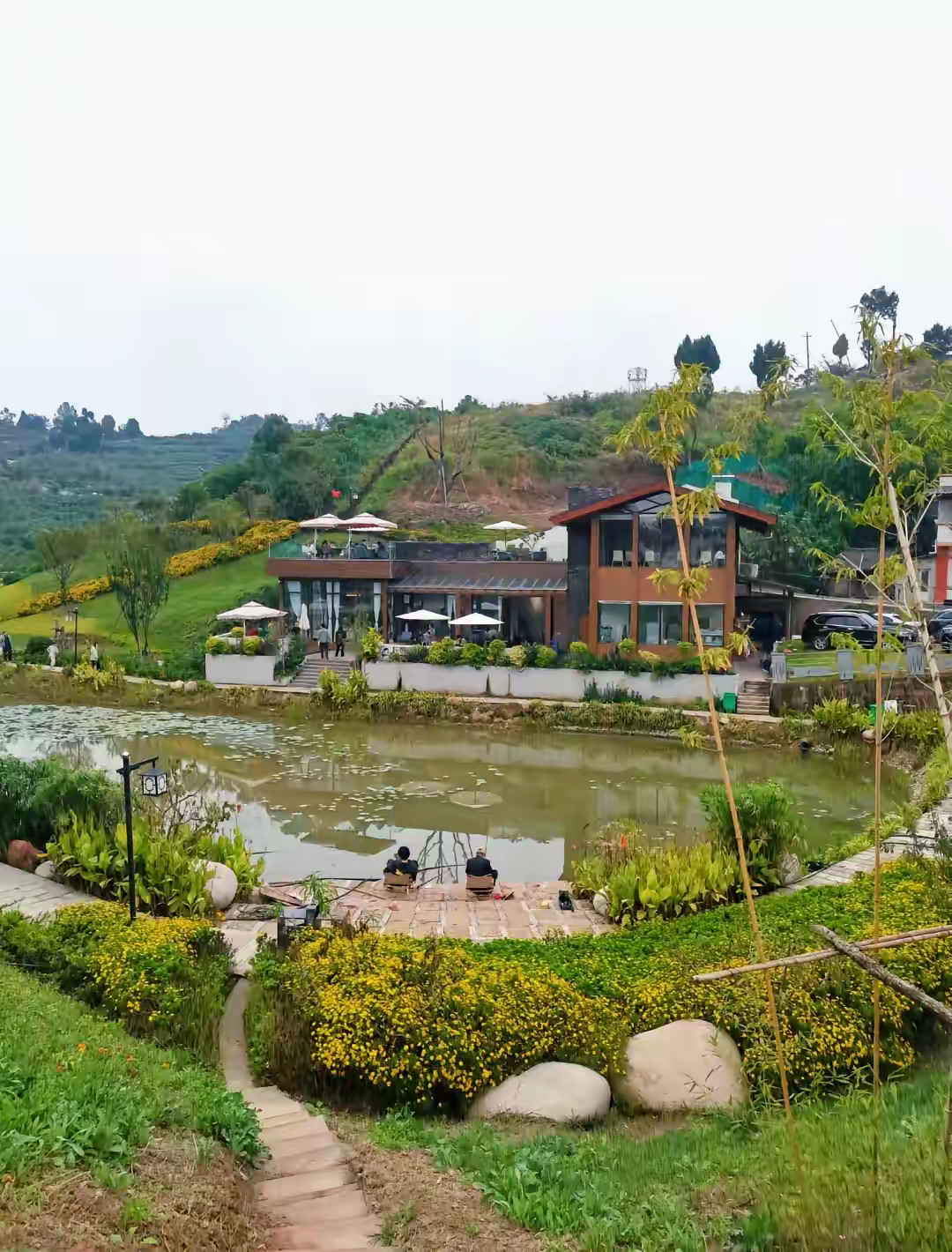 你们发现了没？富人回归农村！这次不是开农场，而是上山找房子。这些年农村发展迅速，