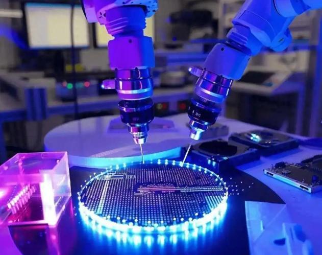 荷兰人，最终还是把门给关死了，DUV光刻机从今以，一台也不卖给我们了。这事其实早