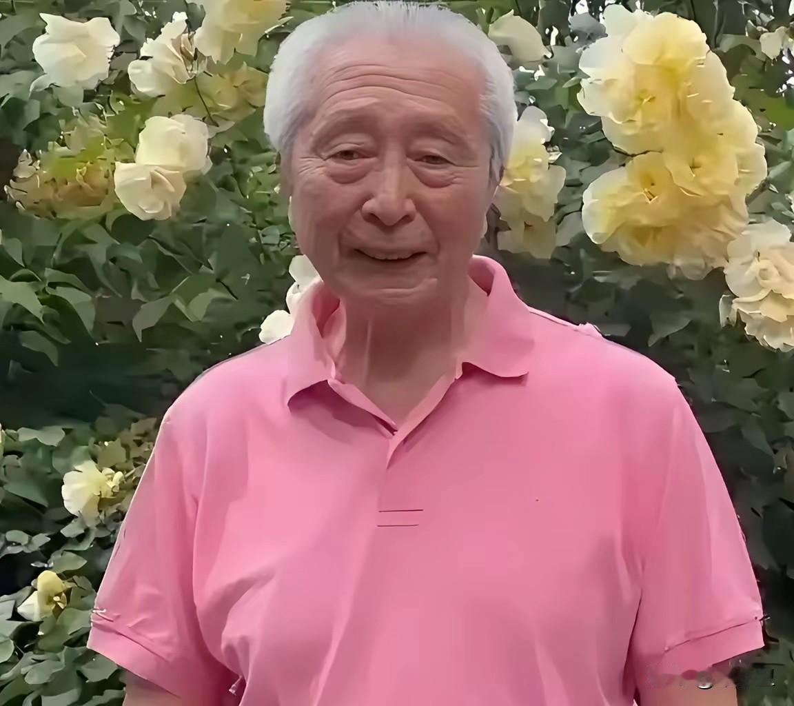 央视箸名体育节目主持人宋世雄今年己经87岁了，老伴前些央视主持人年去世，女儿在