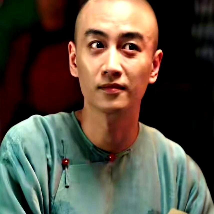 《大生意人》里这招釜底抽薪，真是绝了。李万堂想得挺美，砸六百万两银子，用钱把