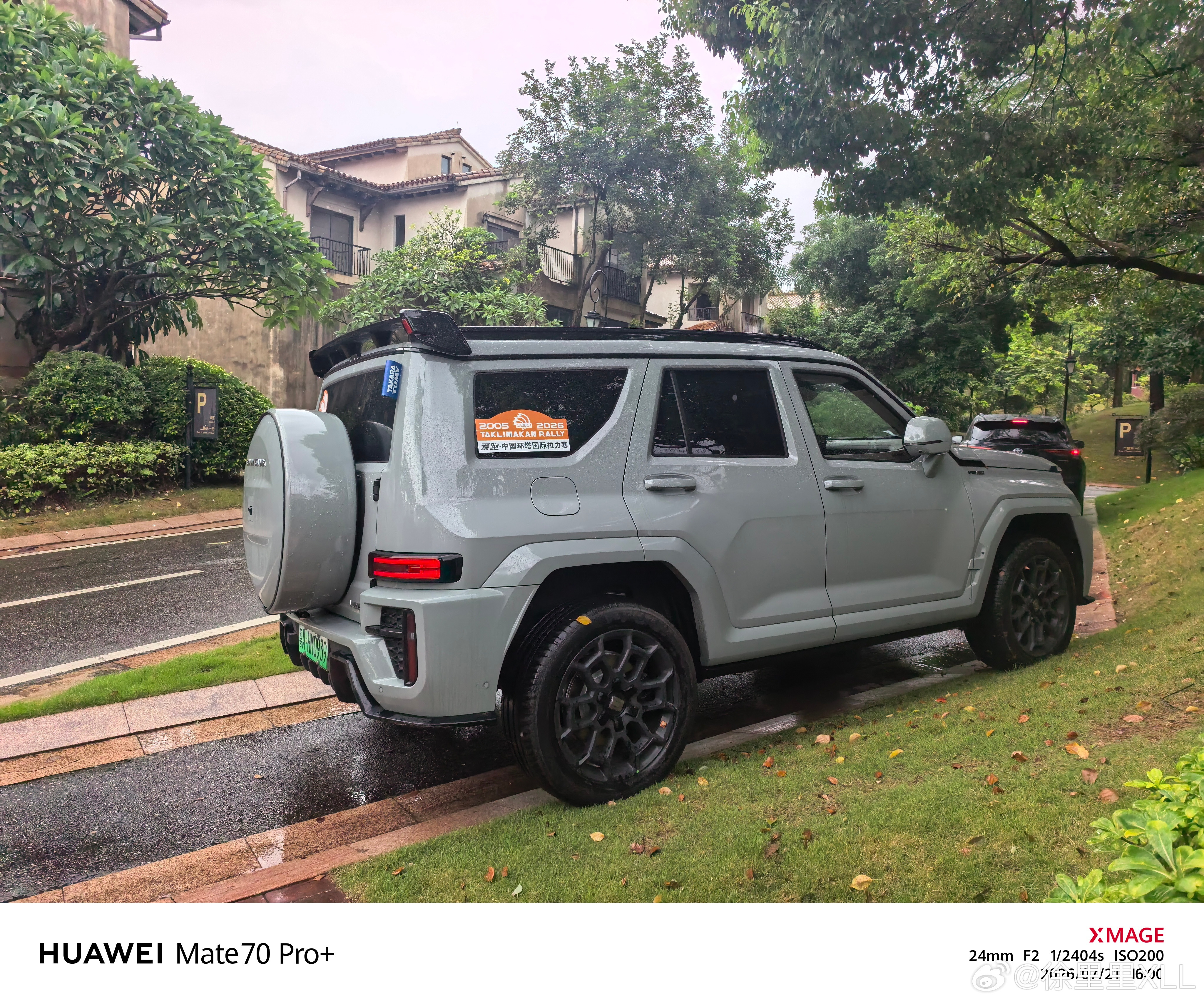 我很想用坦克700跟的雷克萨斯GX换着开…700有3.0发动机，V6。而GX是2