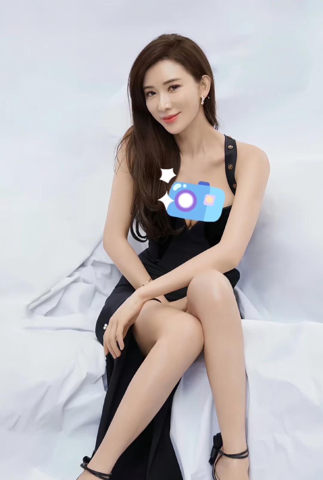 我给老公看了林志玲的照片，我问他：林志玲这样的身材是你们男人都喜欢的那种类型吗