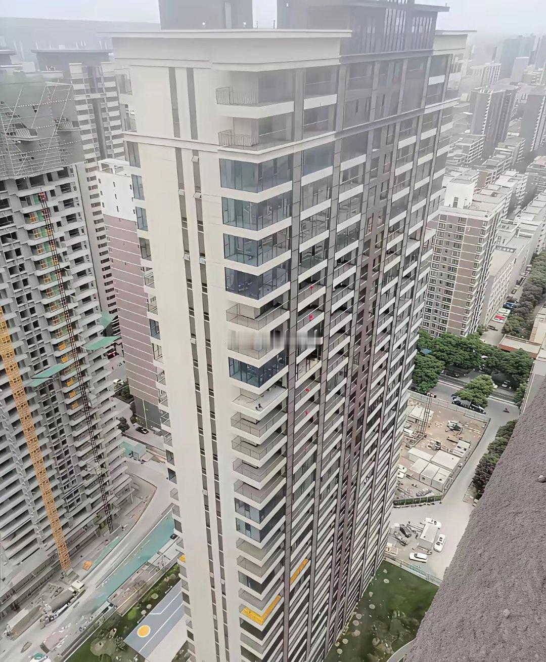 这个开发商为何不直接封了窗物业就允许这样​​​​