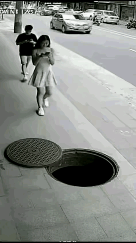 这下子成双成对了