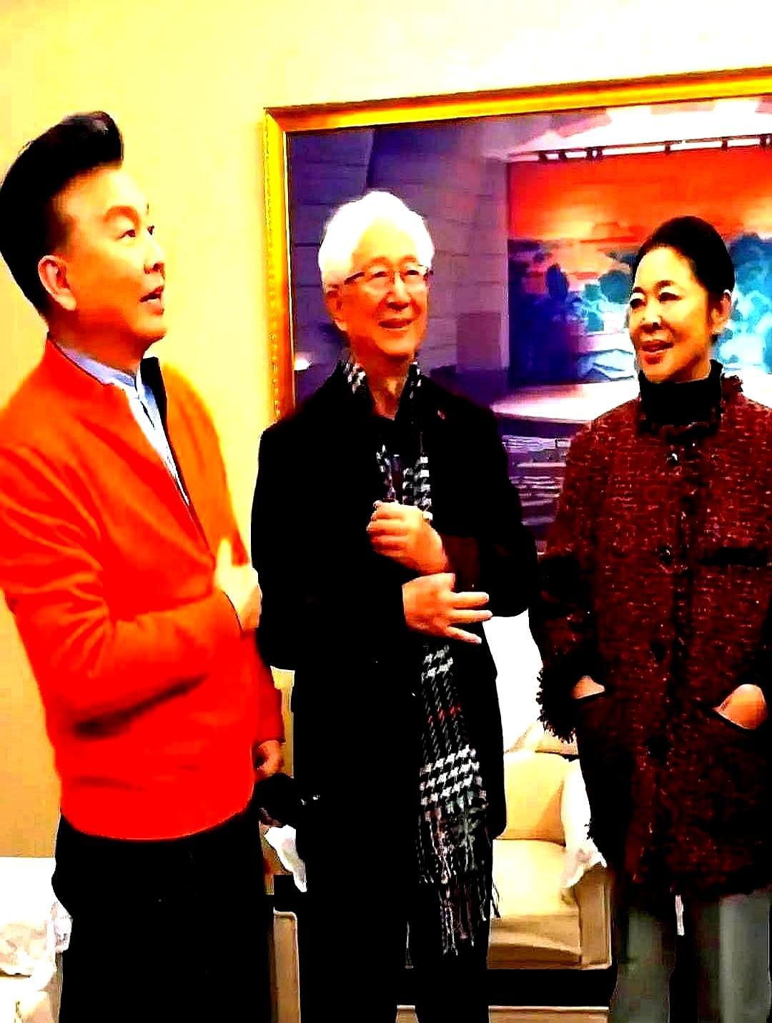 倪萍一句话，让春晚后台瞬间冰封。张泽群脸唰地红了，整个人缩到87岁的陈铎老