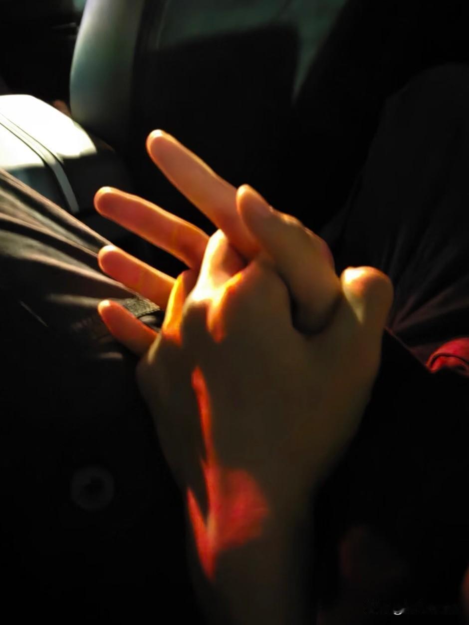 别再自欺欺人了，生理性喜欢根本不是爱，只是本能。别再把一时的上头，当成命中注