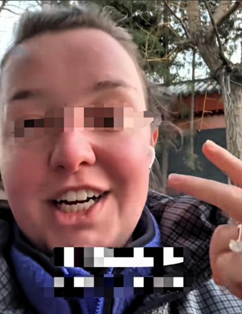 最近一个26岁英国女孩由于自己胃疼，在英国预约看专科医生，需要等待86天，她等待