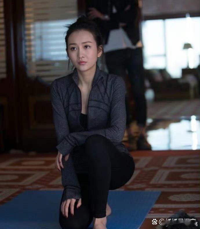 王鸥什么姿势都掩盖不住好身材