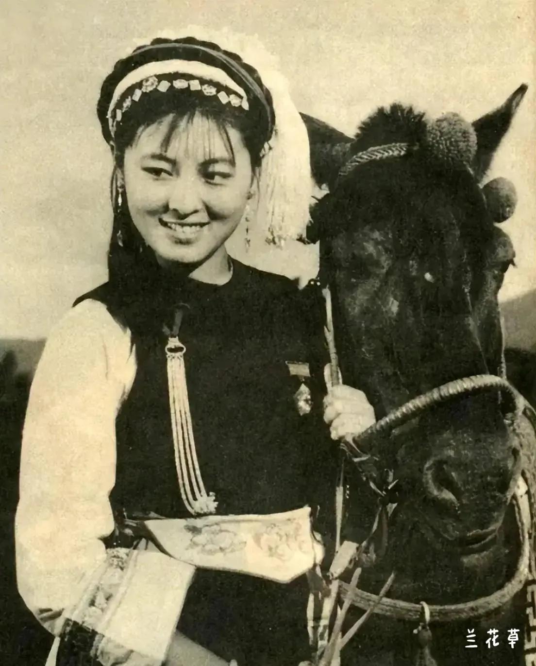 中国最美电影演员杨丽坤。她一生仅拍了两部电影——《五朵金花》和《阿诗玛》，便名