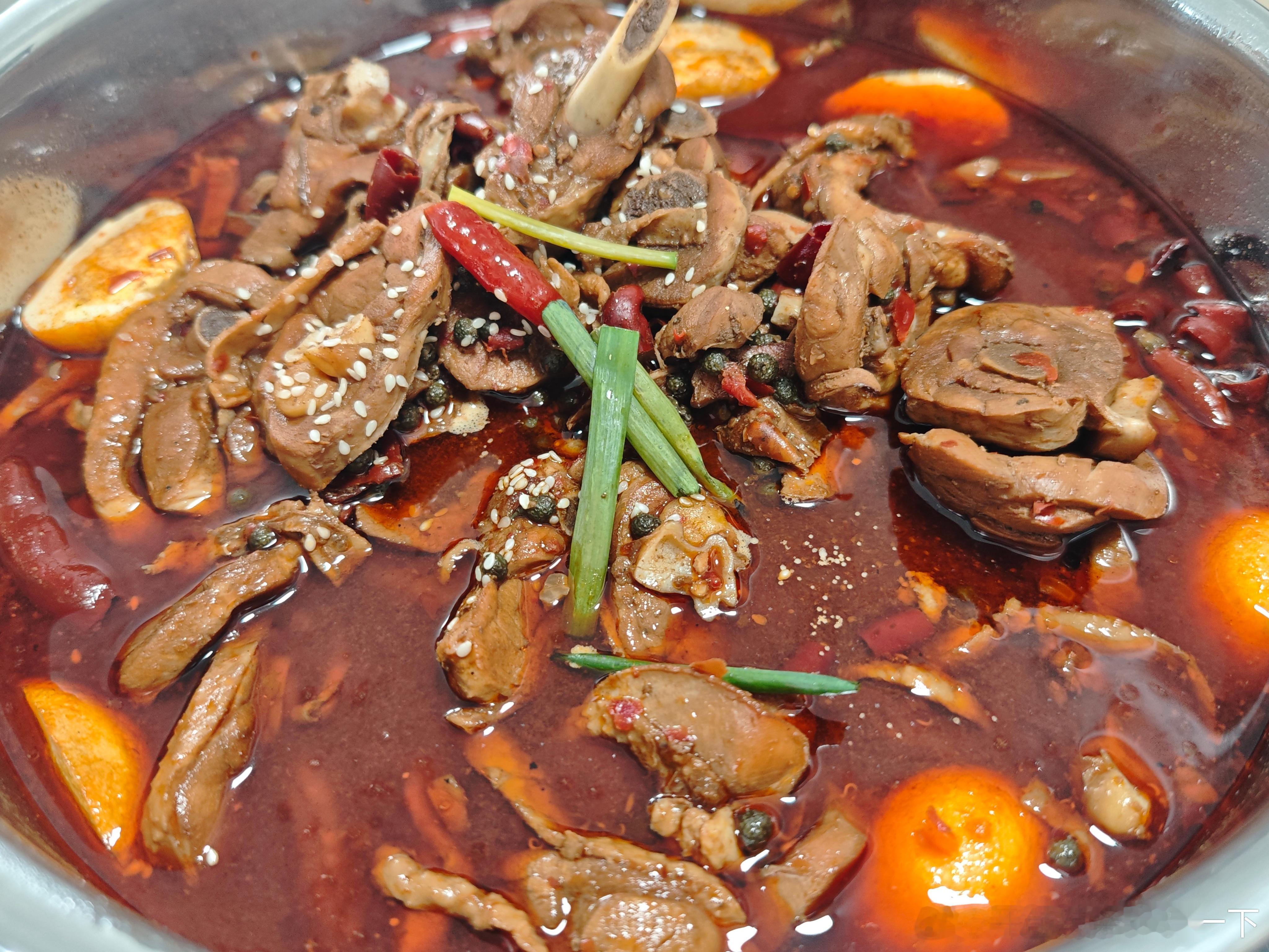 中午乖乖找老爷蹭饭下雨了，适合吃火锅鸡。