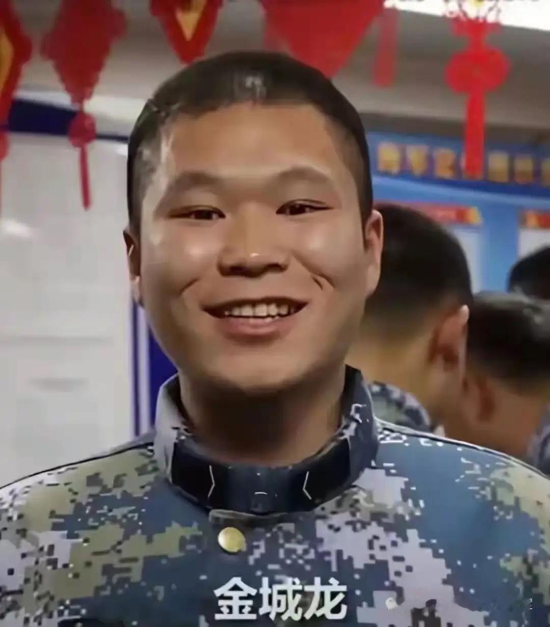 年仅26岁，退役大学生士兵救落水父子不幸牺牲！海军定州舰举行悼念活动。这位永