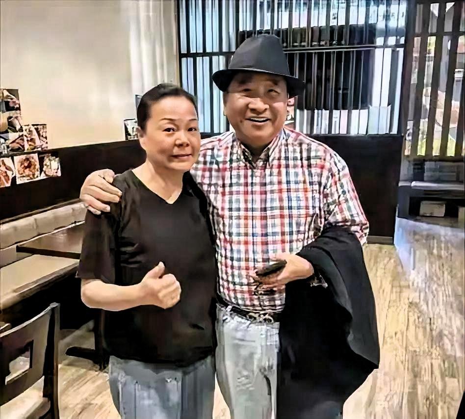 75岁姜昆频繁飞美国，不是养老竟是为了46岁女儿！大家以为他退休享清福，结果他