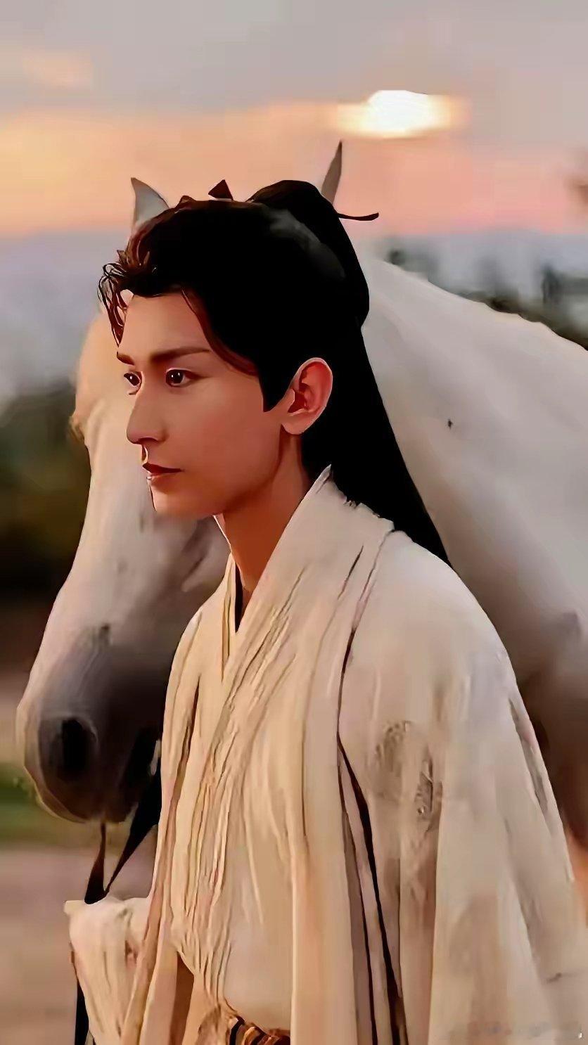 成毅差点错过李相夷！成毅推掉《莲花楼》三次，怕烂剧本砸招牌。导演带着改好的本子蹲