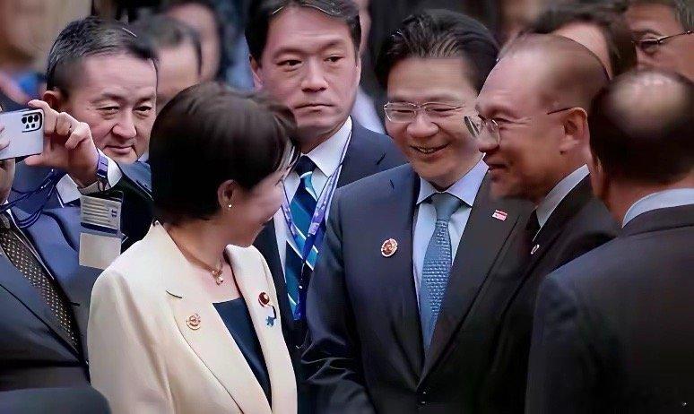 新加坡金龙鱼惨遭反噬前脚新加坡总理黄循财公开表达对日本理解。后脚金龙鱼被连带排斥