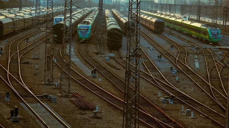 你经历过最长的火车停站有多久我经历过最长的火车停站是在1997年暑假。当时坐火